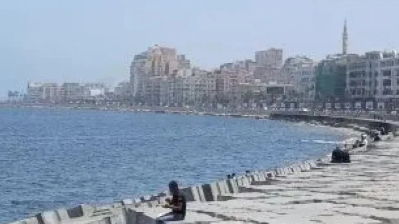 الأرصاد تحذر من أجواء حارة نهارًا وشبورة صباحية غدًا